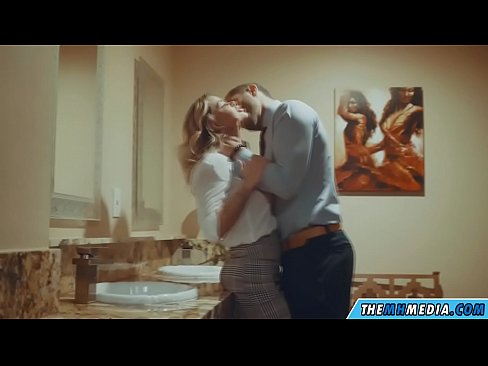 ❤️ Rehefa mamitaka anao ao amin'ny trano fidiovana ho an'ny besinimaro ny blonde be busty ❤ Fomba vetaveta mahafinaritra amin'ny mg.mrpornogratis.ru ❌️